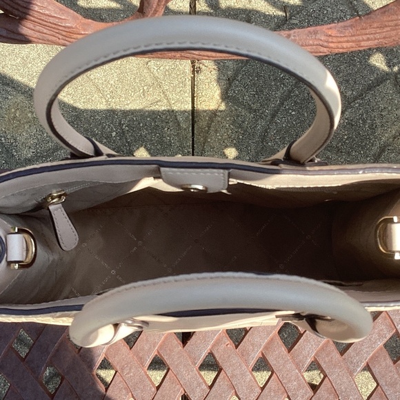 Michael Kors Mercer Medium NS Shopper Handbag Crossbody Tote Bag In Buff - Picture 8 of 10